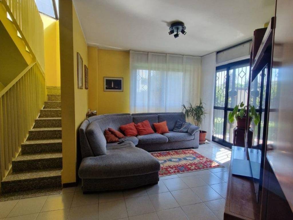 casa indipendente in vendita a Milano in zona Barona