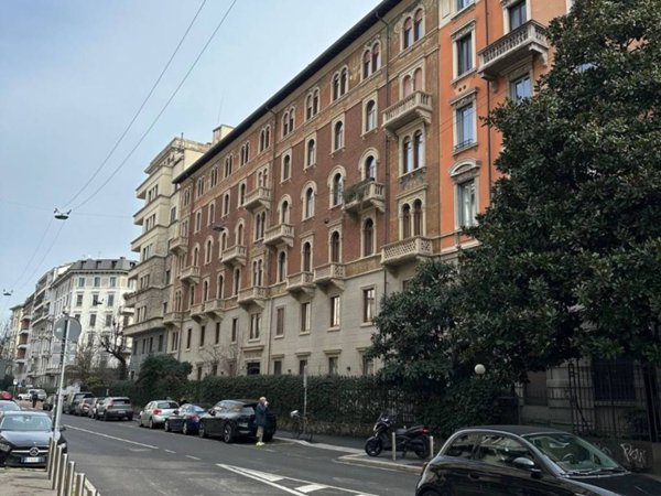 appartamento in vendita a Milano in zona Guastalla