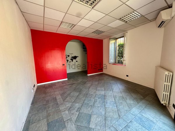 negozio in vendita a Milano in zona Quarto Oggiaro