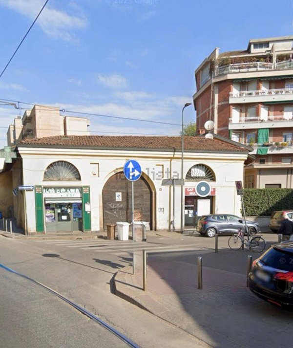 negozio in vendita a Milano in zona Quarto Oggiaro