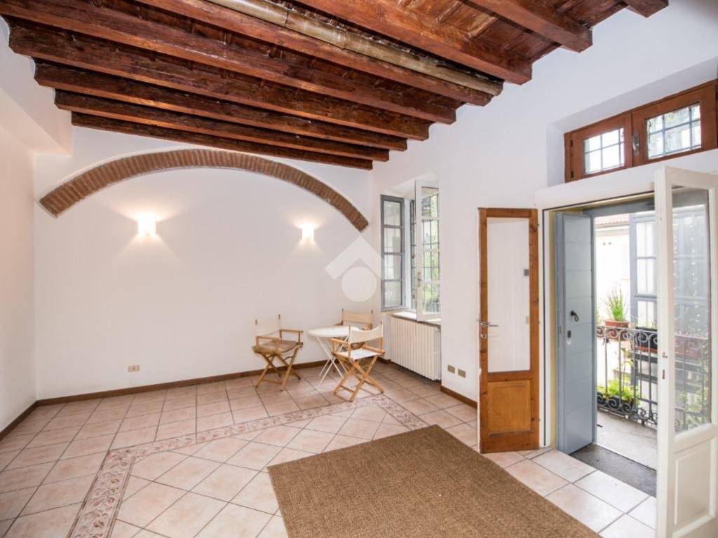 appartamento in vendita a Milano in zona Porta Genova