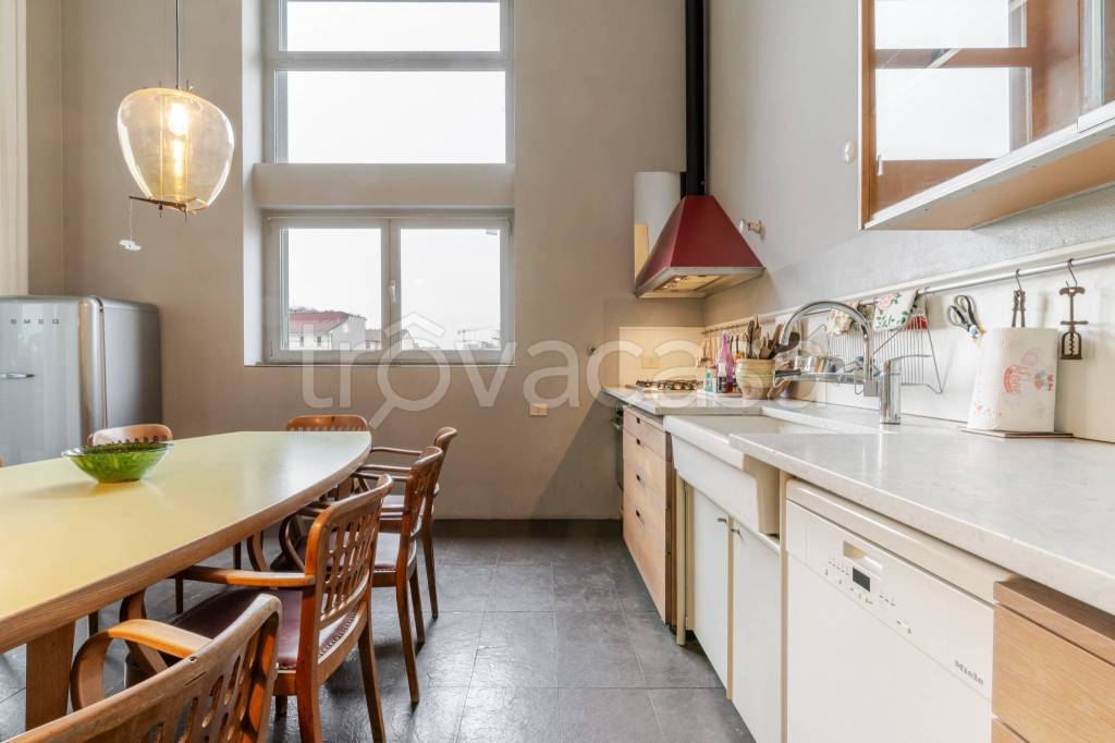 appartamento in vendita a Milano in zona Barona