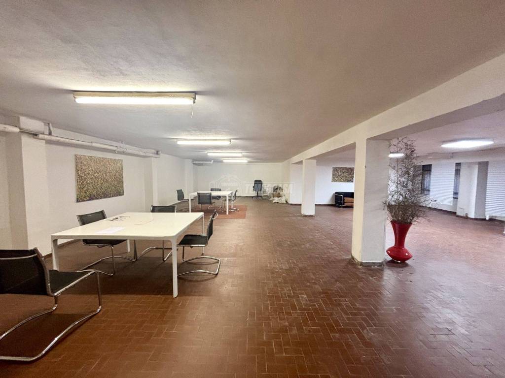 negozio in vendita a Milano in zona Lambrate