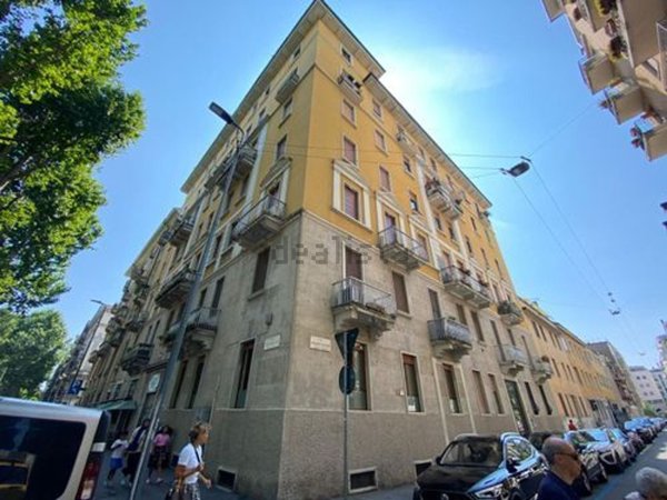 appartamento in vendita a Milano in zona Lorenteggio