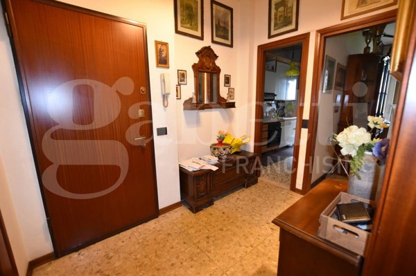 appartamento in vendita a Milano in zona Famagosta