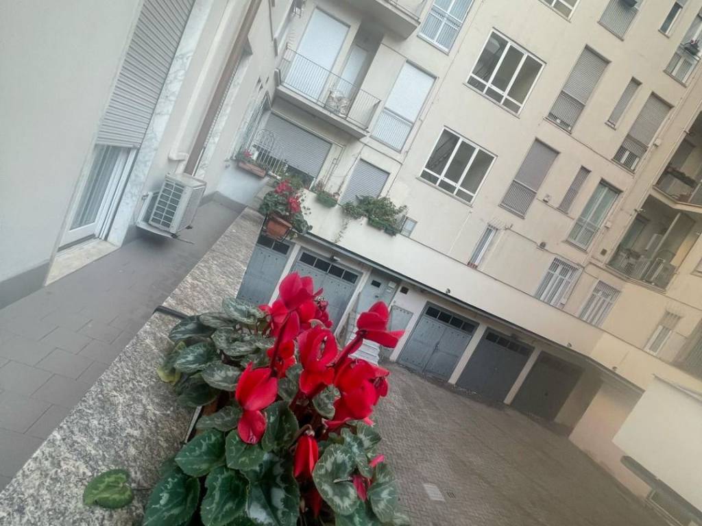 appartamento in vendita a Milano in zona Porta Nuova