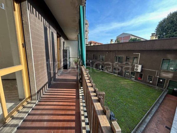 appartamento in vendita a Milano in zona Feltre