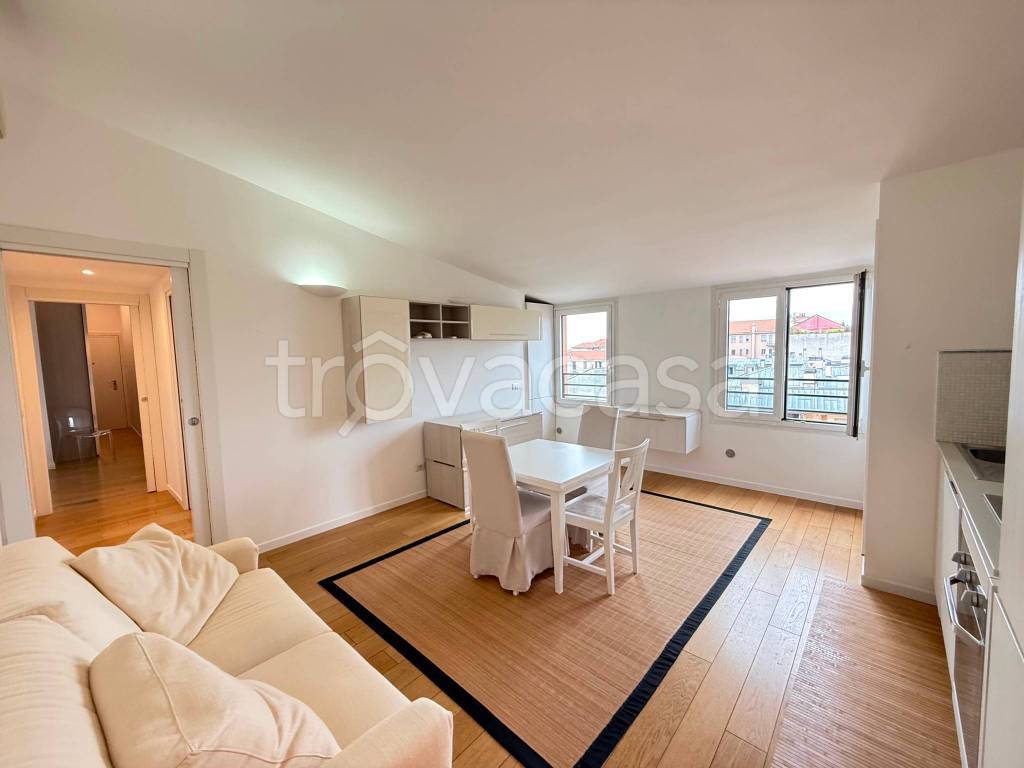 appartamento in vendita a Milano in zona Piazzale Lodi