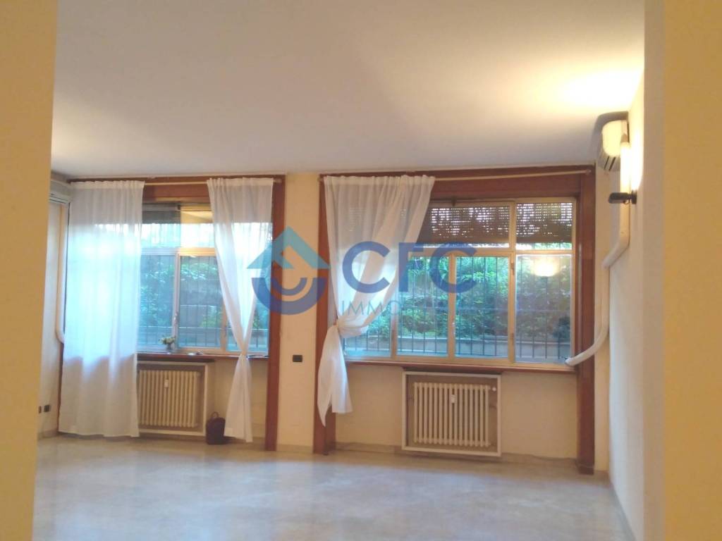 ufficio in vendita a Milano in zona Città Studi