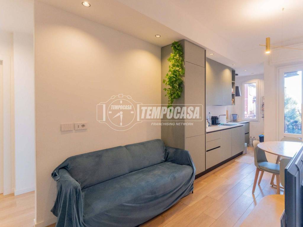 appartamento in vendita a Milano in zona Segnano