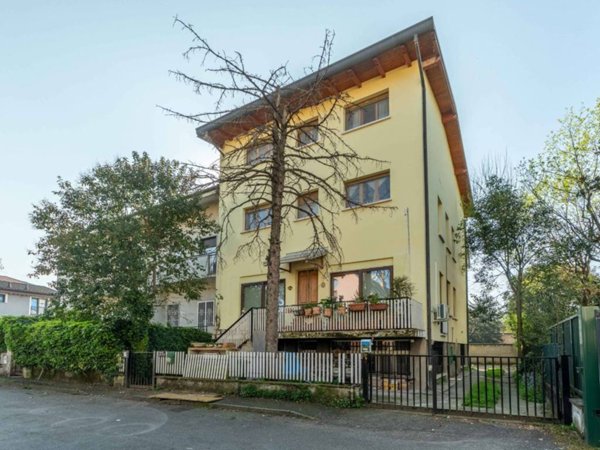 appartamento in vendita a Milano in zona Baggio