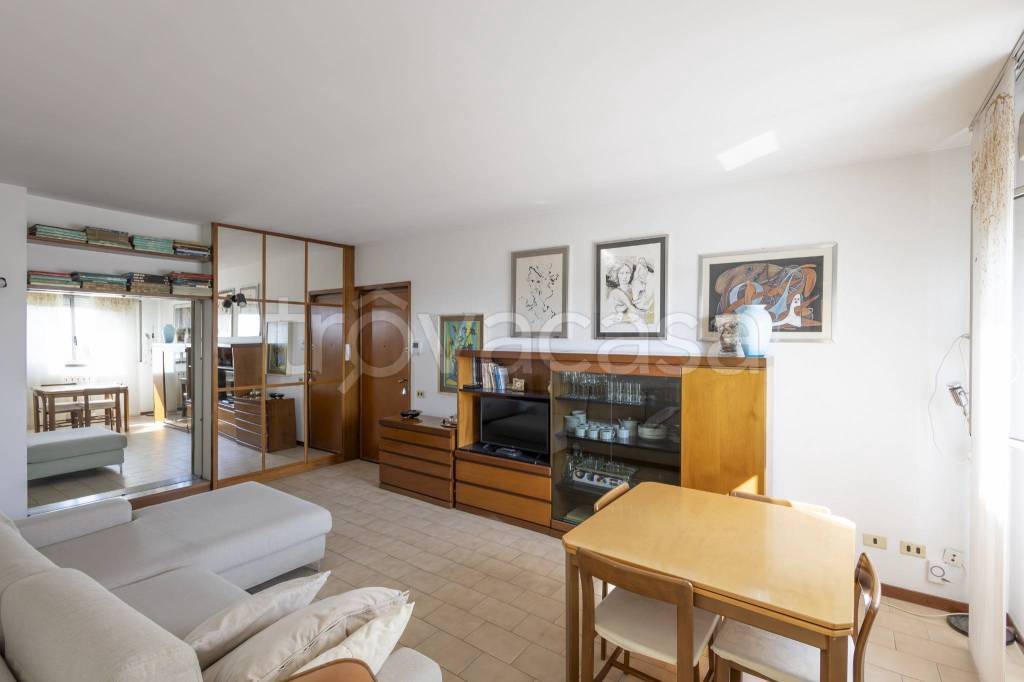 appartamento in vendita a Milano in zona Famagosta