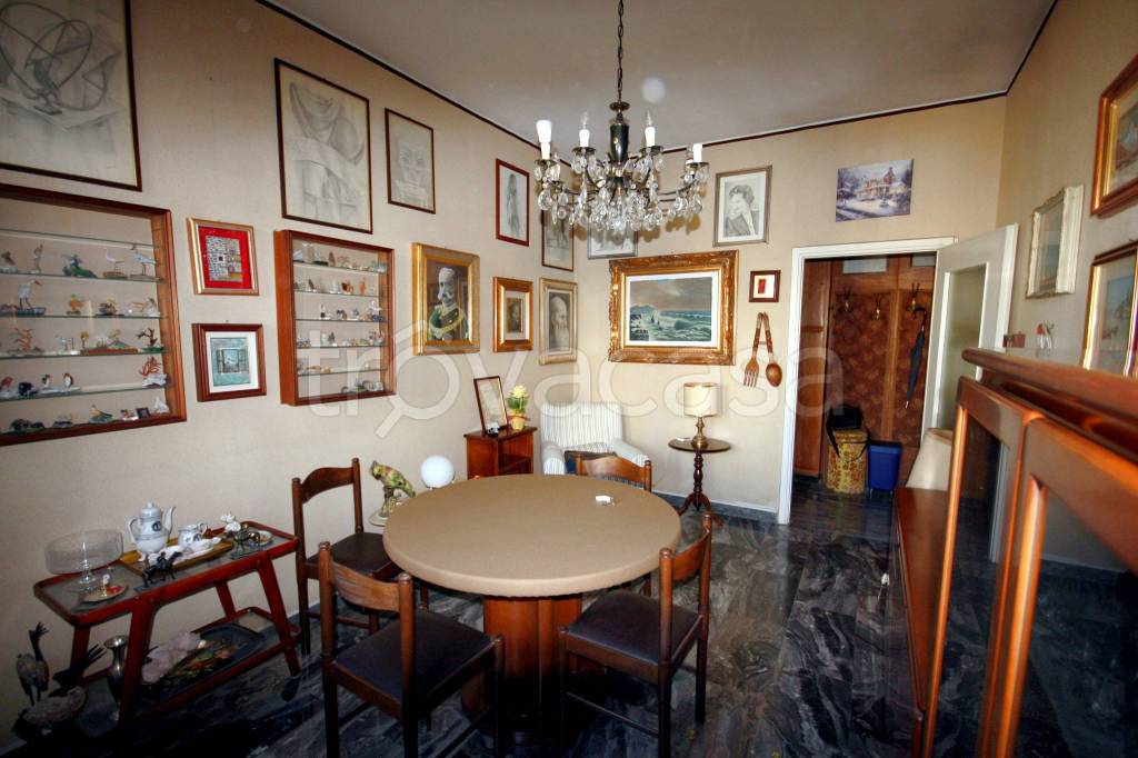 appartamento in vendita a Milano in zona Piazzale Lodi