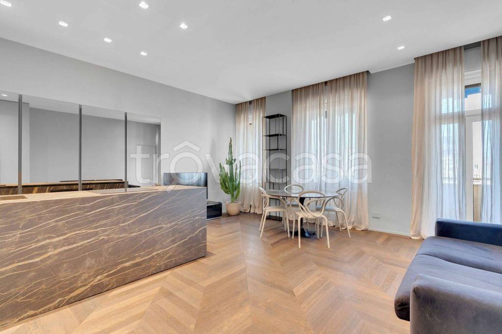 appartamento in vendita a Milano in zona Porta Garibaldi