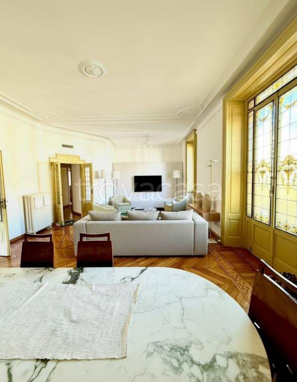 appartamento in vendita a Milano in zona Sant'Ambrogio