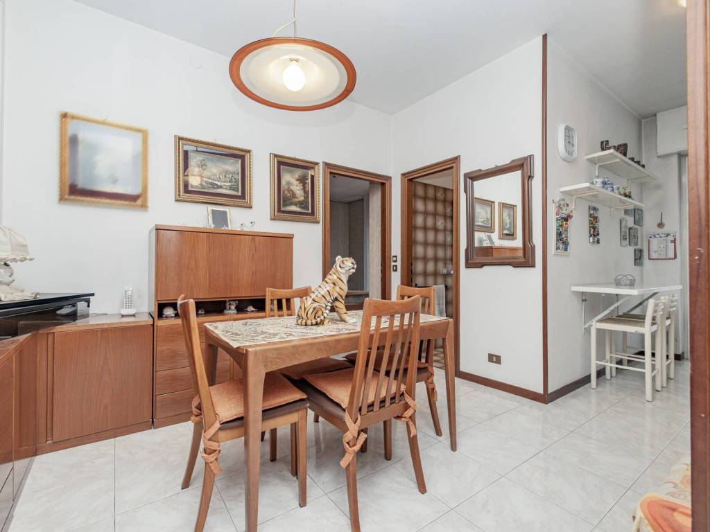 appartamento in vendita a Milano in zona Adriano