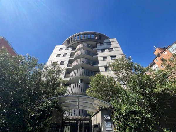 appartamento in vendita a Milano in zona Forze Armate