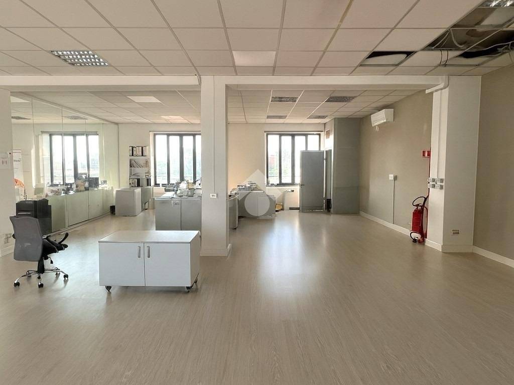 ufficio in vendita a Milano in zona Centro Direzionale