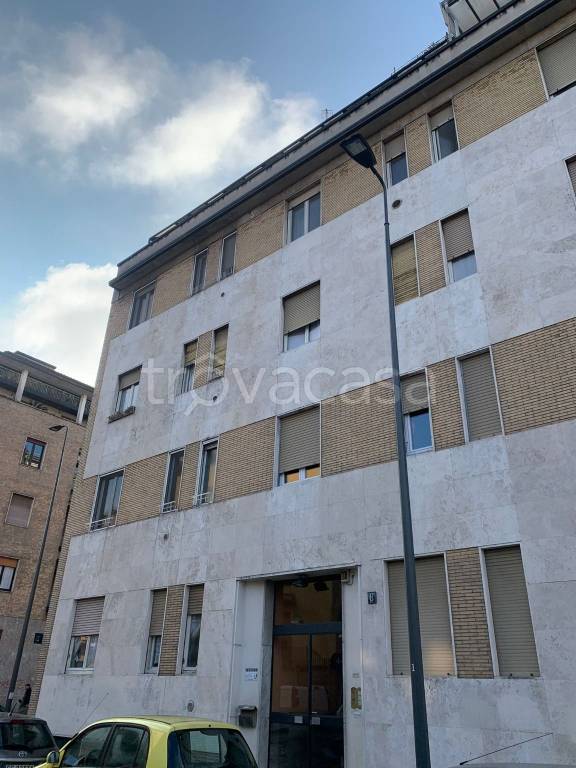 appartamento in vendita a Milano in zona Corvetto