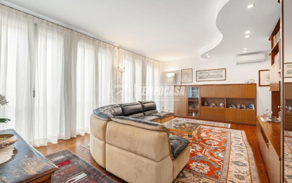 appartamento in vendita a Milano in zona Cinque Giornate