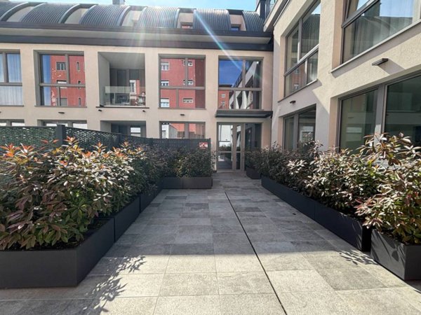 ufficio in vendita a Milano in zona Famagosta