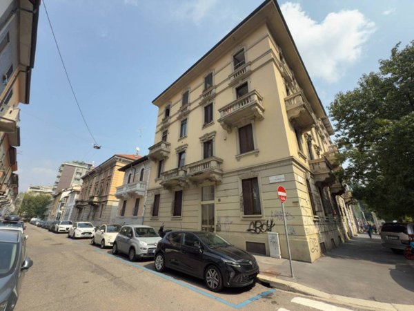 appartamento in vendita a Milano in zona Porta Vittoria