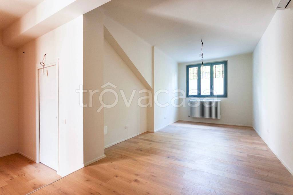 appartamento in vendita a Milano in zona Sant'Ambrogio