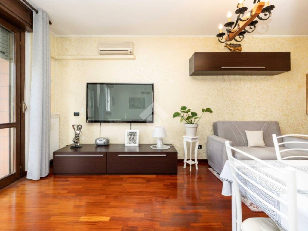 appartamento in vendita a Milano in zona Vigentino