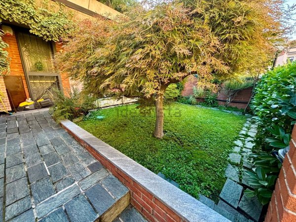 casa indipendente in vendita a Milano in zona Baggio