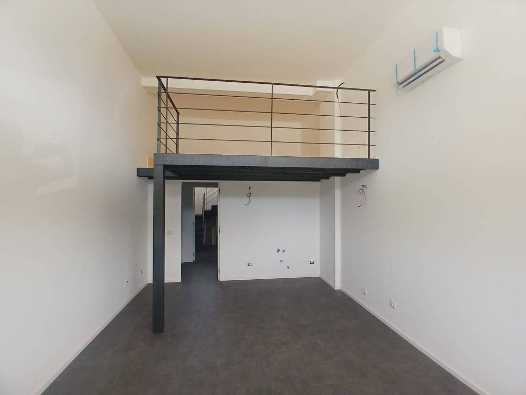 appartamento in vendita a Milano in zona Famagosta