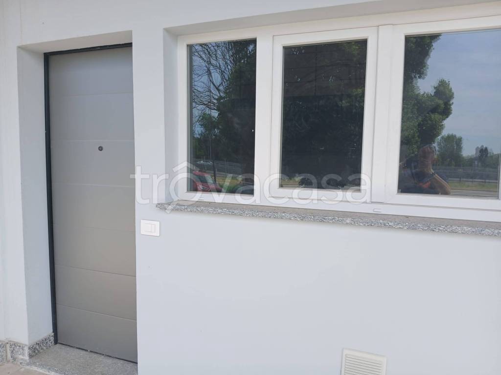 appartamento in vendita a Milano in zona Famagosta