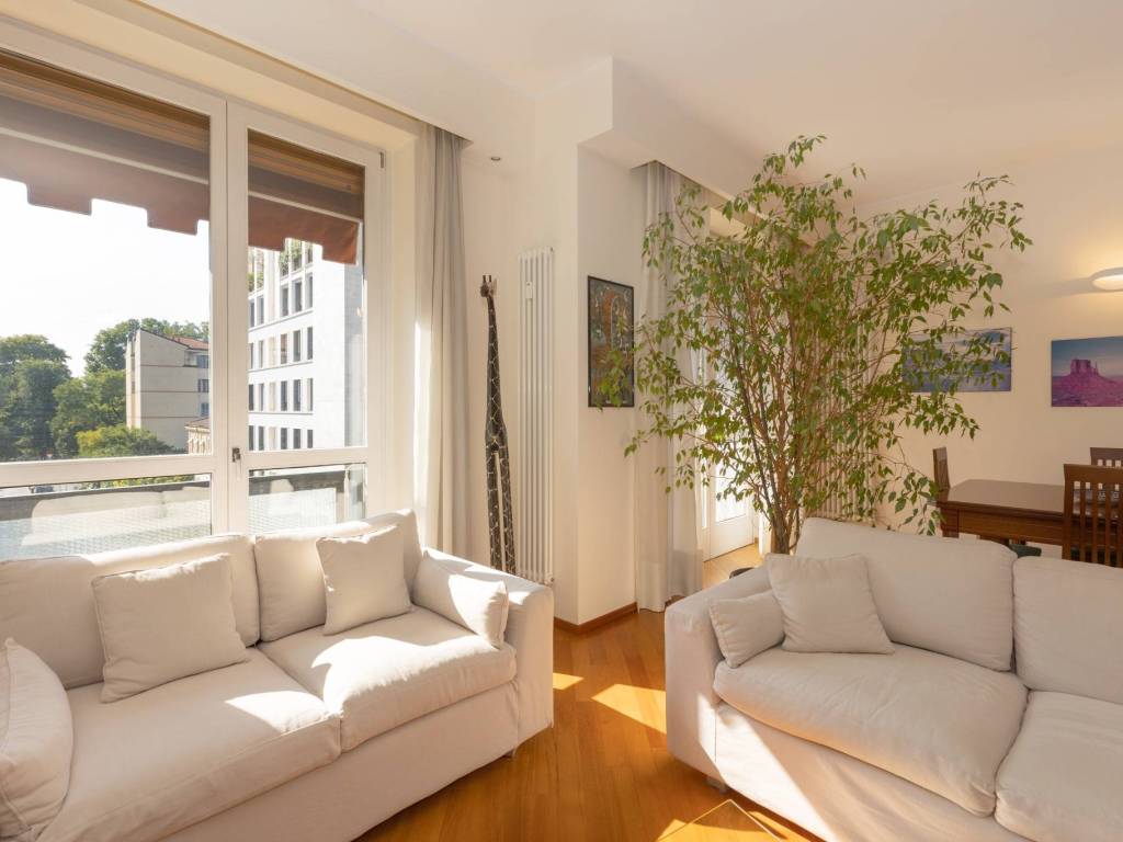 appartamento in vendita a Milano in zona Porta Nuova