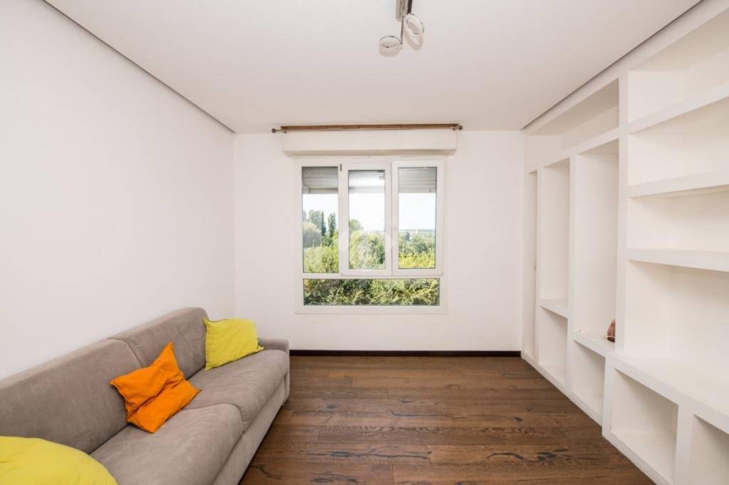 appartamento in vendita a Milano in zona Quartiere degli Olmi