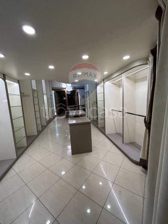 negozio in vendita a Milano in zona Isola