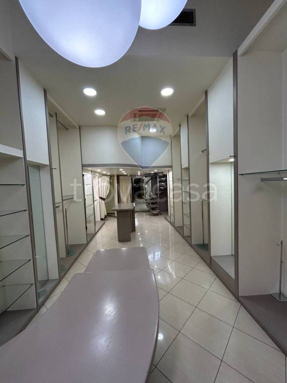 negozio in vendita a Milano in zona Isola