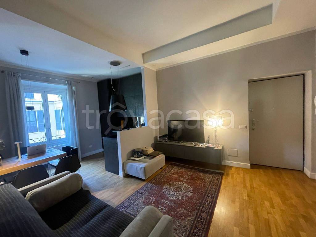 appartamento in vendita a Milano in zona Sant'Ambrogio