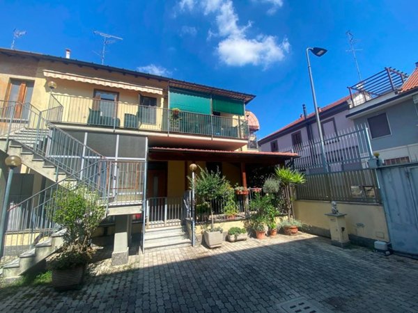appartamento in vendita a Milano in zona Baggio