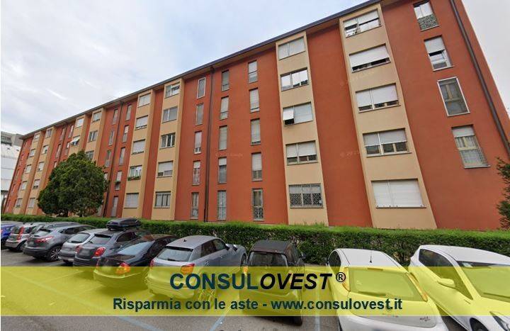 appartamento in vendita a Milano in zona Gallaratese