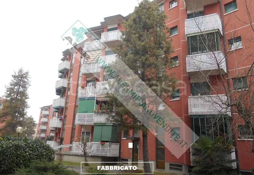 appartamento in vendita a Milano in zona Lorenteggio