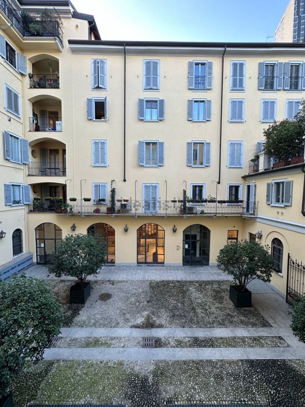 appartamento in vendita a Milano in zona Porta Nuova