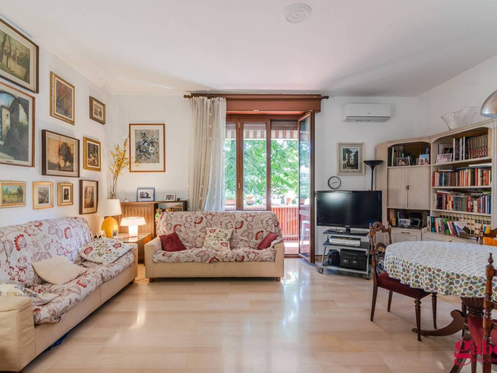 appartamento in vendita a Milano in zona Morivione