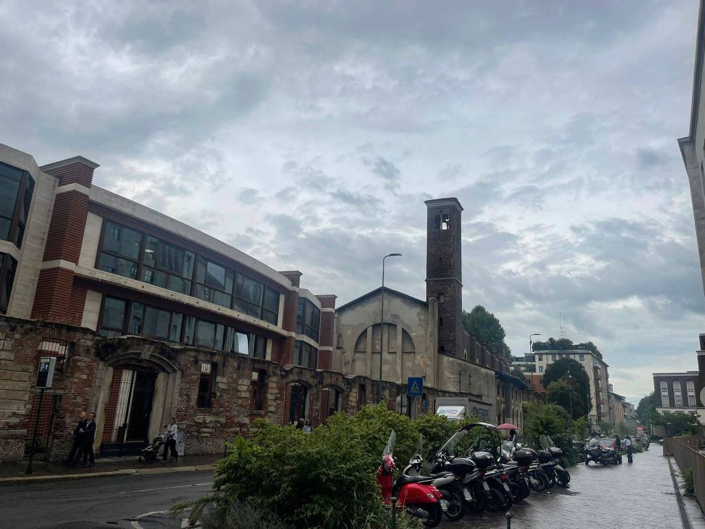 appartamento in vendita a Milano in zona Guastalla