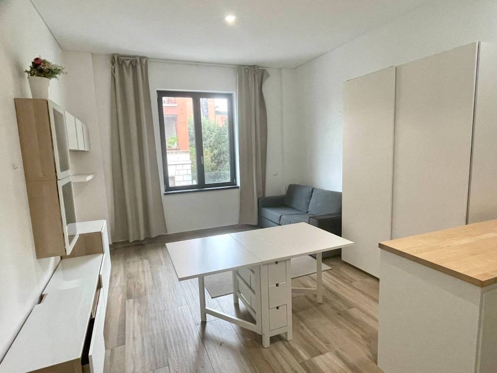 appartamento in vendita a Milano in zona Isola