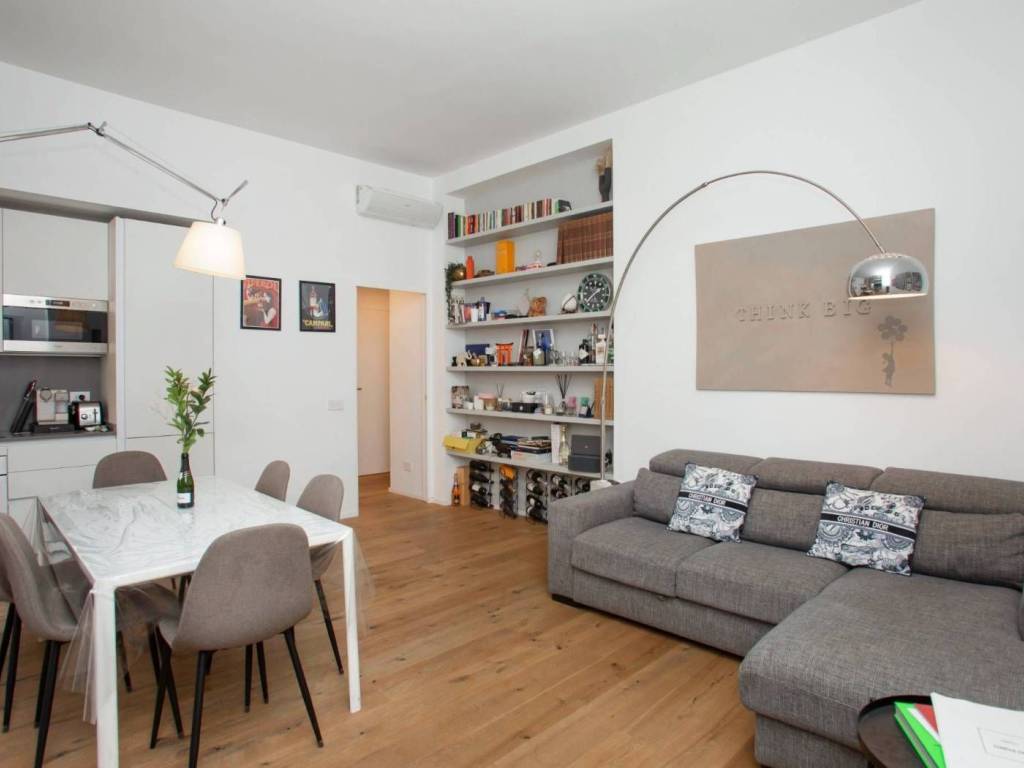 appartamento in vendita a Milano in zona Guastalla