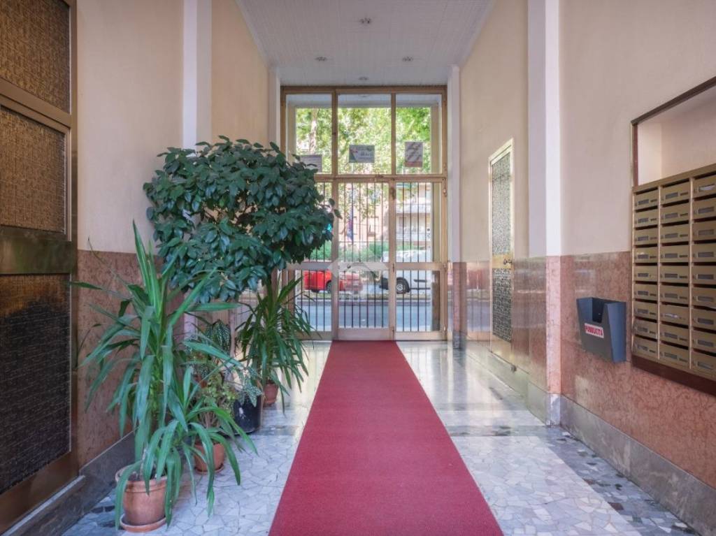 appartamento in vendita a Milano in zona Prato Centenaro