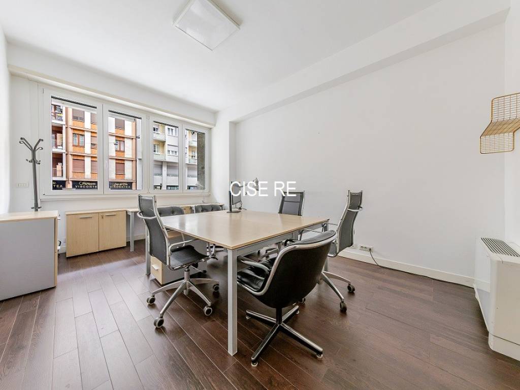 ufficio in vendita a Milano in zona Sant'Ambrogio