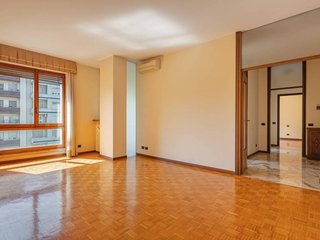 appartamento in vendita a Milano in zona Città Studi