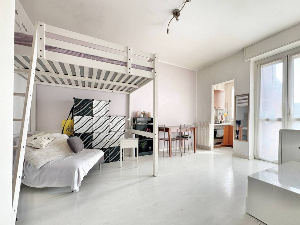 appartamento in vendita a Milano in zona Famagosta