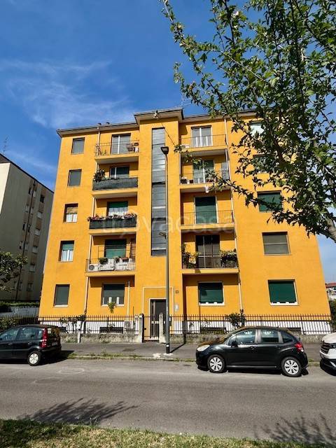 appartamento in vendita a Milano in zona Famagosta