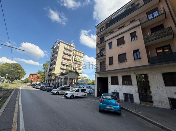 appartamento in vendita a Milano in zona Lorenteggio